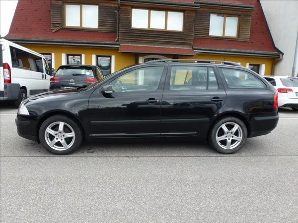Škoda Octavia 1,9 TDI Black Edition Eleganc - foto 14