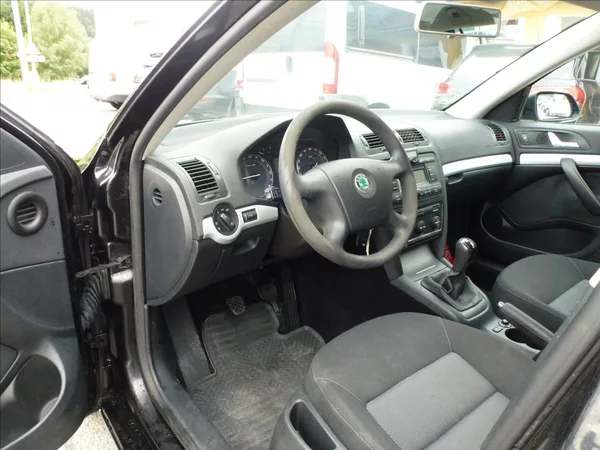 Škoda Octavia 1,9 TDI Black Edition Eleganc - foto 16