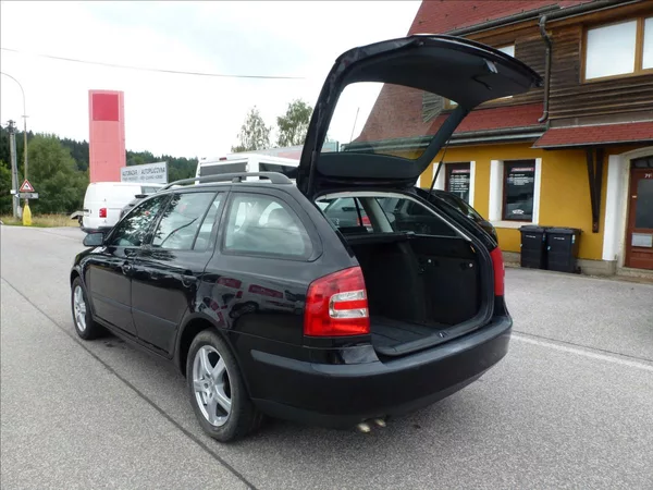 Škoda Octavia 1,9 TDI Black Edition Eleganc - foto 20
