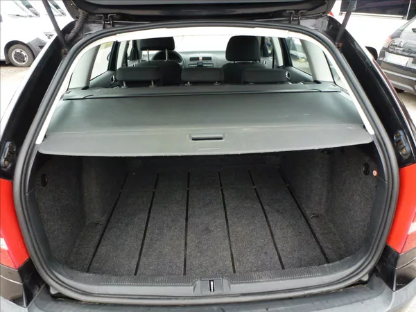 Škoda Octavia 1,9 TDI Black Edition Eleganc - foto 23