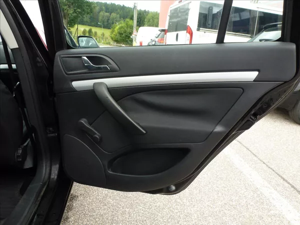 Škoda Octavia 1,9 TDI Black Edition Eleganc - foto 24