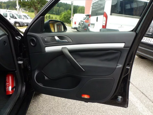 Škoda Octavia 1,9 TDI Black Edition Eleganc - foto 27