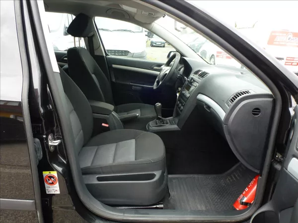 Škoda Octavia 1,9 TDI Black Edition Eleganc - foto 29