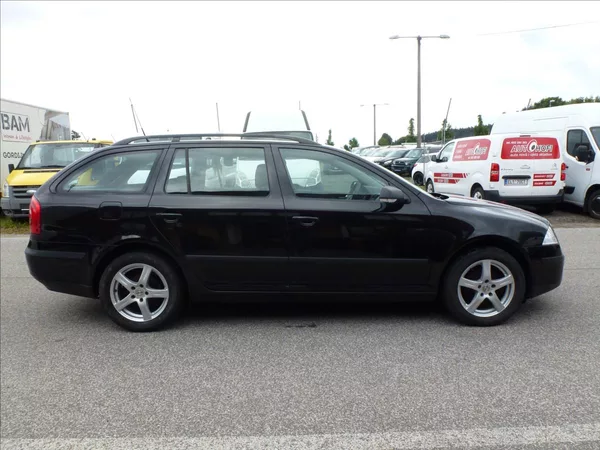 Škoda Octavia 1,9 TDI Black Edition Eleganc - foto 8