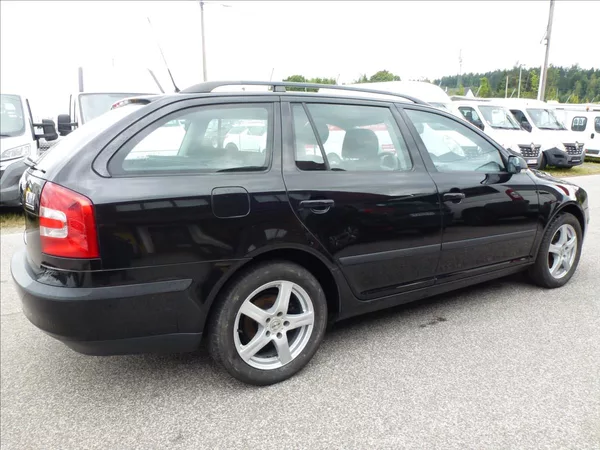 Škoda Octavia 1,9 TDI Black Edition Eleganc - foto 9