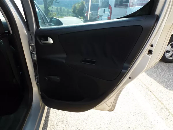 Peugeot 207 1,4 - foto 23