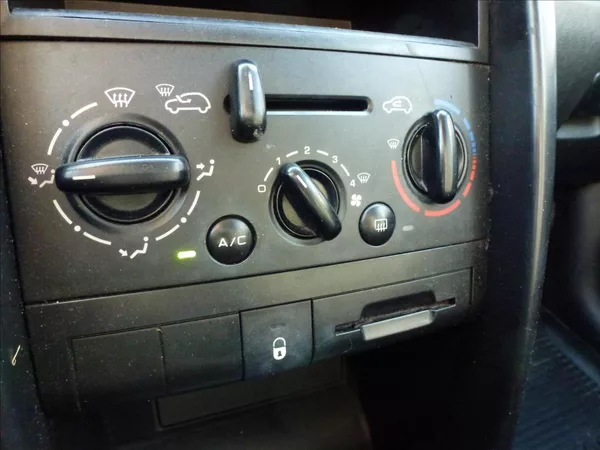 Peugeot 207 1,4 - foto 33