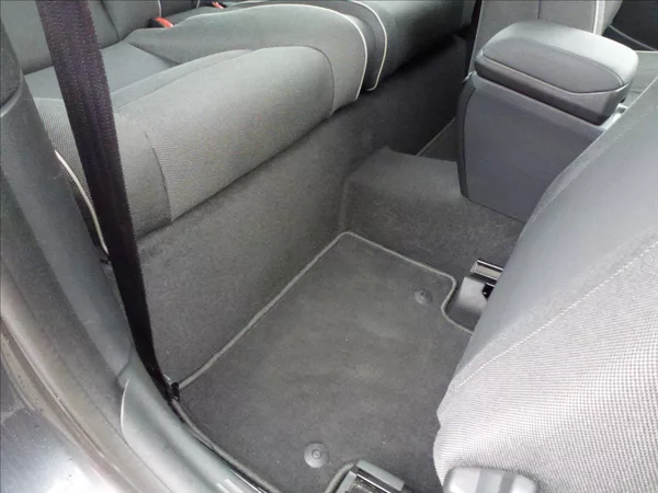 Volvo C30 2,0 i 16V Titanium Grey - foto 32
