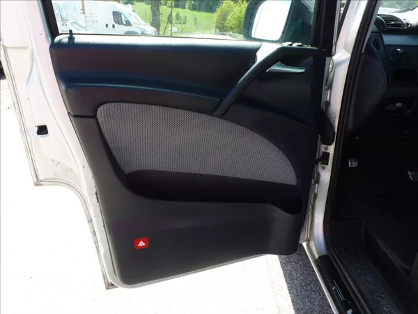 Mercedes-Benz Viano 2,2 DCi 5míst Automat 639 - foto 15