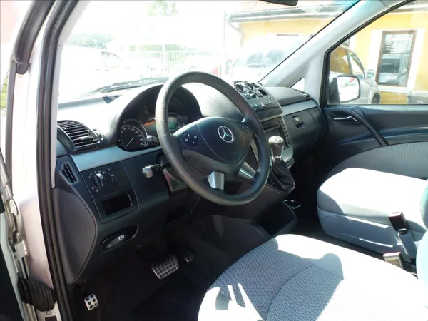Mercedes-Benz Viano 2,2 DCi 5míst Automat 639 - foto 16