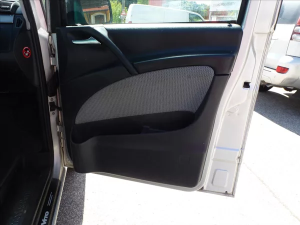 Mercedes-Benz Viano 2,2 DCi 5míst Automat 639 - foto 27