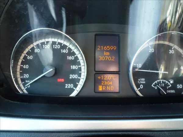 Mercedes-Benz Viano 2,2 DCi 5míst Automat 639 - foto 31