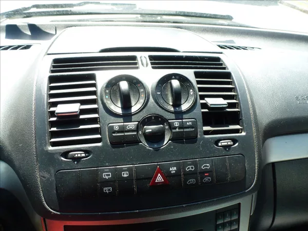 Mercedes-Benz Viano 2,2 DCi 5míst Automat 639 - foto 33