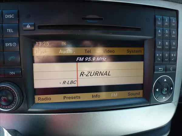 Mercedes-Benz Viano 2,2 DCi 5míst Automat 639 - foto 37