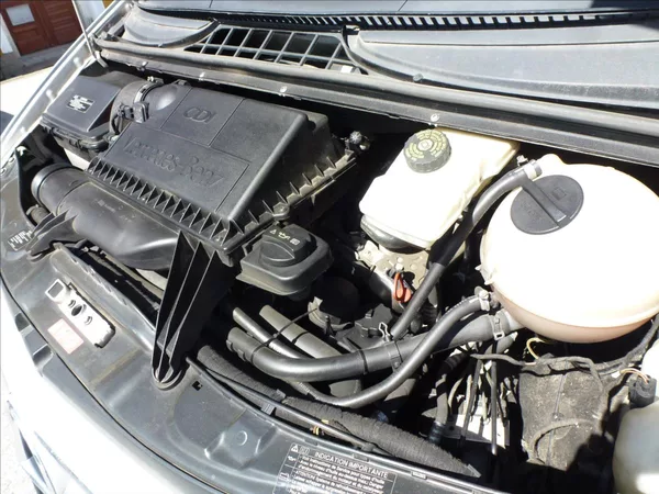 Mercedes-Benz Viano 2,2 DCi 5míst Automat 639 - foto 40