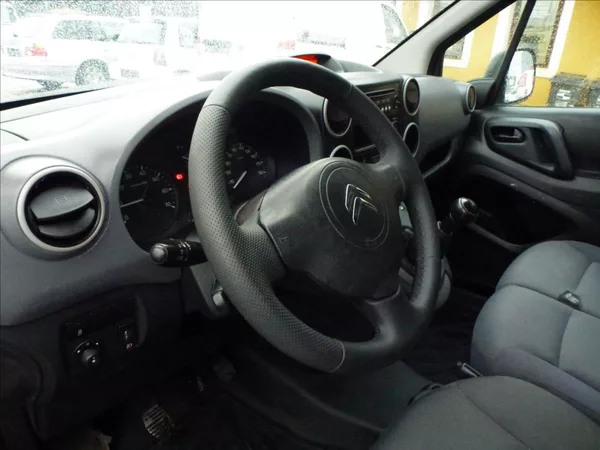 Citroën Berlingo 1,6 BHDI 3míst Tažné,Klima,Tem - foto 16