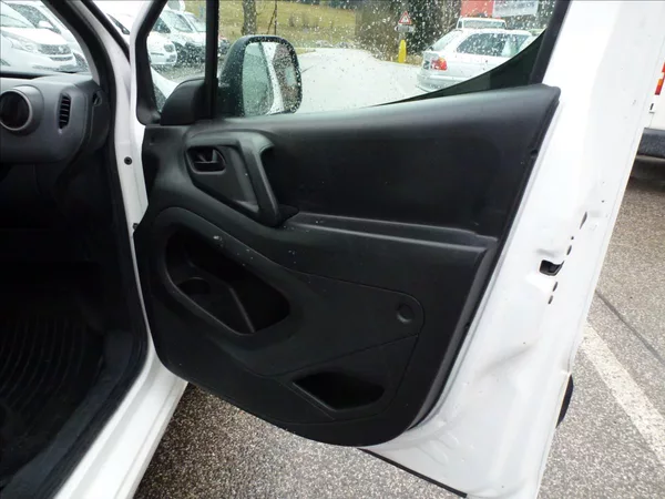 Citroën Berlingo 1,6 BHDI 3míst Tažné,Klima,Tem - foto 21