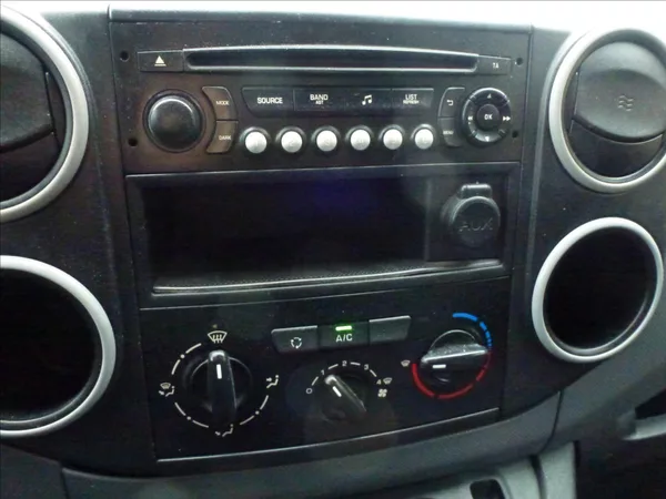 Citroën Berlingo 1,6 BHDI 3míst Tažné,Klima,Tem - foto 26