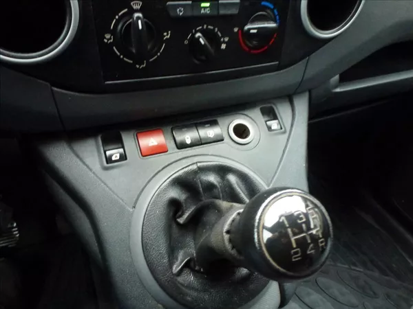 Citroën Berlingo 1,6 BHDI 3míst Tažné,Klima,Tem - foto 27