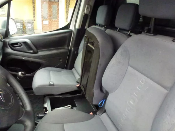 Citroën Berlingo 1,6 BHDI 3míst Tažné,Klima,Tem - foto 29