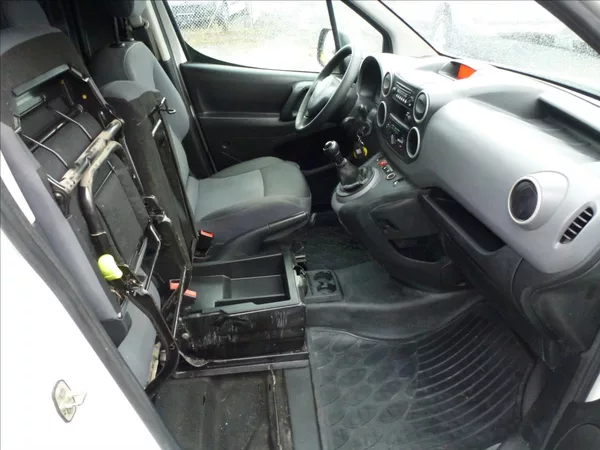 Citroën Berlingo 1,6 BHDI 3míst Tažné,Klima,Tem - foto 30