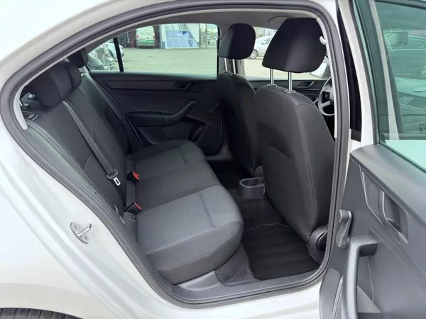 Škoda Rapid 1.2 TSI 63 kW - foto 12