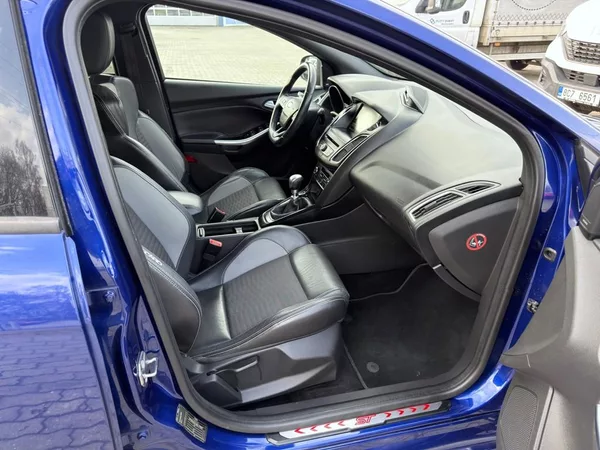 Ford Focus 2.0 ST 184 kW navi. xenony - foto 11