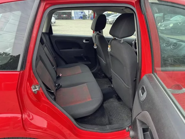 Ford Fiesta 1.3i 51 kW klima - foto 10