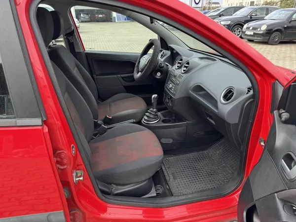 Ford Fiesta 1.3i 51 kW klima - foto 11