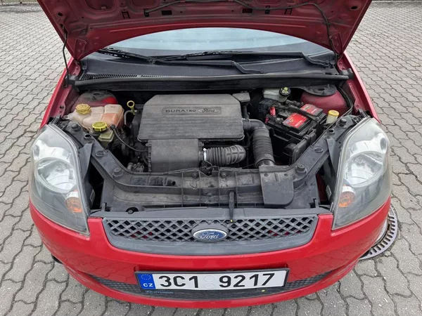 Ford Fiesta 1.3i 51 kW klima - foto 12