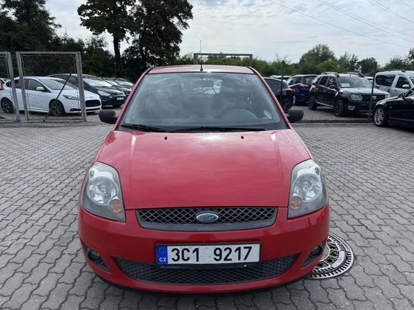 Ford Fiesta 1.3i 51 kW klima - foto 2
