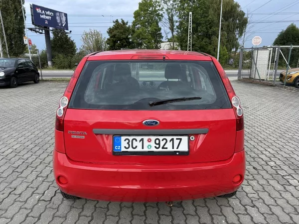 Ford Fiesta 1.3i 51 kW klima - foto 4
