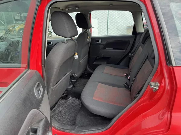 Ford Fiesta 1.3i 51 kW klima - foto 7