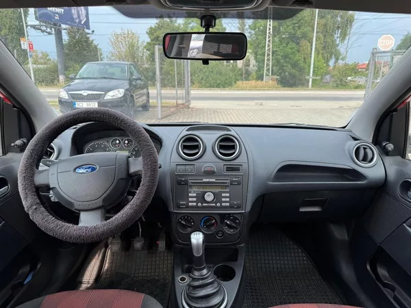 Ford Fiesta 1.3i 51 kW klima - foto 8