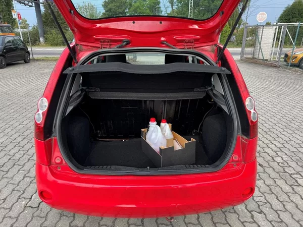 Ford Fiesta 1.3i 51 kW klima - foto 9
