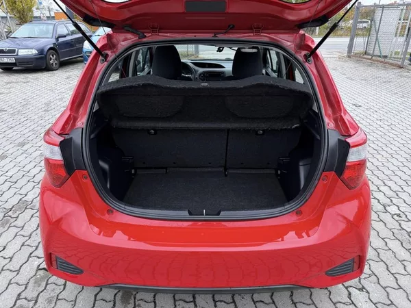Toyota Yaris 1.0i 51 kW klima, serviska - foto 9