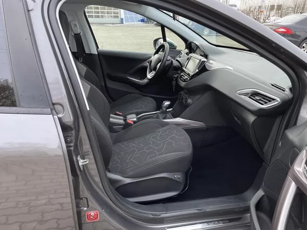 Peugeot 2008 Style 1.2i 60 kW, serviska - foto 11