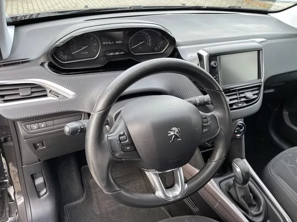 Peugeot 2008 Style 1.2i 60 kW, serviska - foto 13