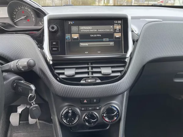 Peugeot 2008 Style 1.2i 60 kW, serviska - foto 14