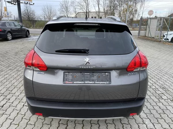 Peugeot 2008 Style 1.2i 60 kW, serviska - foto 4