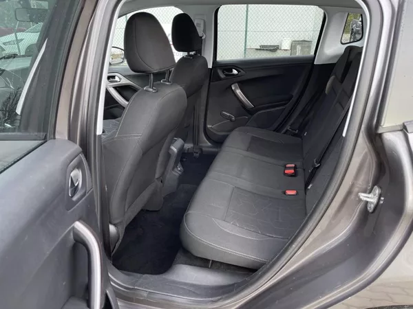 Peugeot 2008 Style 1.2i 60 kW, serviska - foto 7