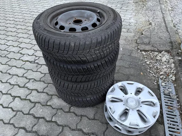 Ford Fiesta 1.0i 74 kW klima - foto 15
