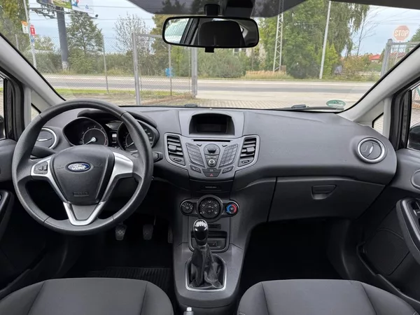 Ford Fiesta 1.0i 74 kW klima - foto 8