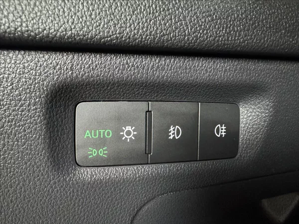 Škoda Octavia 2,0 TDi DSG Tour Virtual Matr - foto 22