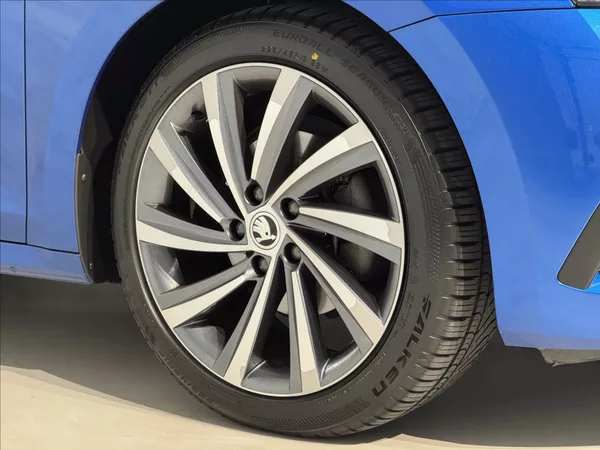 Škoda Octavia 2,0 TDi DSG Tour Virtual Matr - foto 7