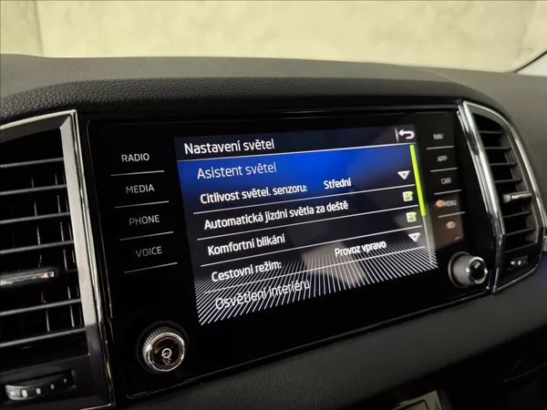Škoda Karoq 1,5 TSi DSG Clever Virtual LE - foto 28