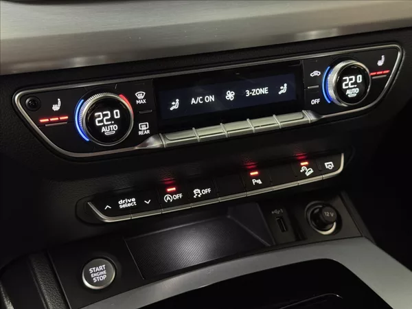 Audi Q5 2,0 TDi Quattro S-Line Assist - foto 44