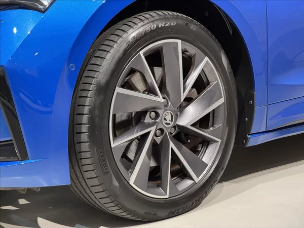Škoda Enyaq 80 Sportline LED Matrix Assist - foto 8