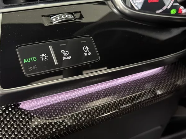Audi Q8 3,0 TDi Competition Plus LED - foto 24