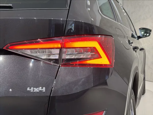Škoda Kodiaq 2,0 TDi DSG 4x4 125 Years LED - foto 11